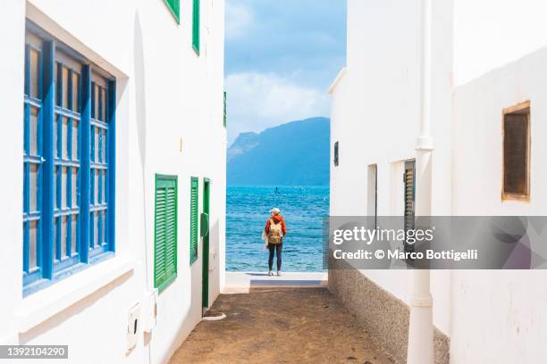 tourist admiring the sea in lanzarote, spain - insel lanzarote stock-fotos und bilder