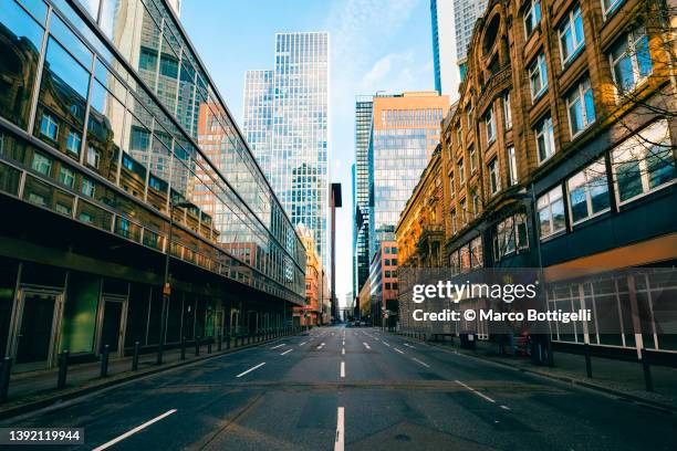 empty road in financial district in frankfurt, germany - city road fotografías e imágenes de stock