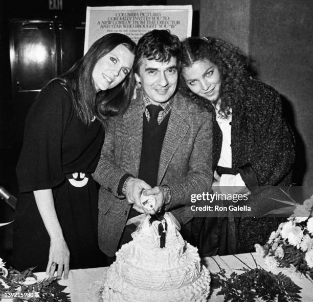 Actor Dudley Moore and actresses Ann Reinking and Amy Irving attend the premiere of "Micki and Maude" on December 2, 1984 at Cinema III in New York...