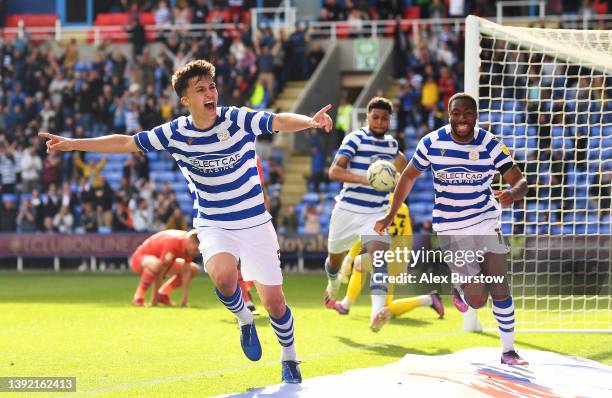Tom McIntyre of Reading celebrates scoring their side's fourth goal during the Sky Bet Championship match between Reading and Swansea City at Select...