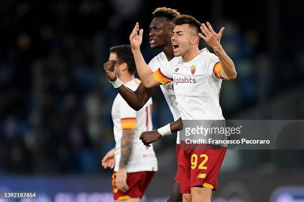 Stephan El Shaarawy of AS Roma celebrates scoring their side's first goal with teammate Tammy Abraham during the Serie A match between SSC Napoli and...