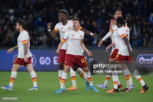 Roma players celebrate during the Serie A match between SSC Napoli and AS Roma at Stadio Diego Armando Maradona on April 18, 2022 in Naples, Italy.