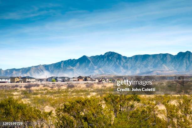 el paso, texas, house development, franklin mountains - el paso stock-fotos und bilder