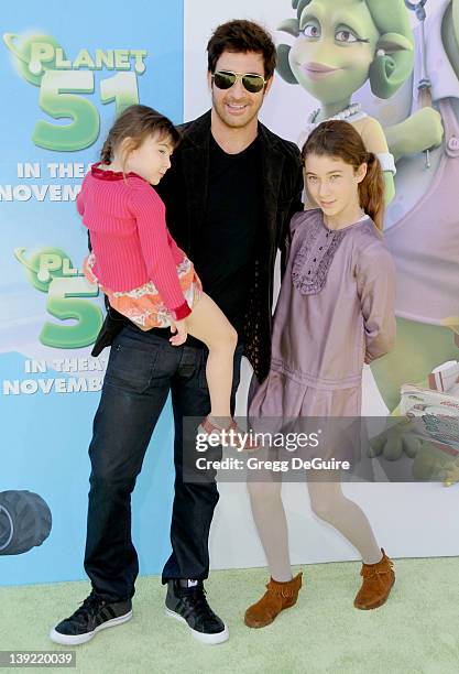 Dylan McDermott and children Colette Rose and Charlotte Rose arrive at "Planet 51" Premiere at the Mann Village Theater on November 14, 2009 in...