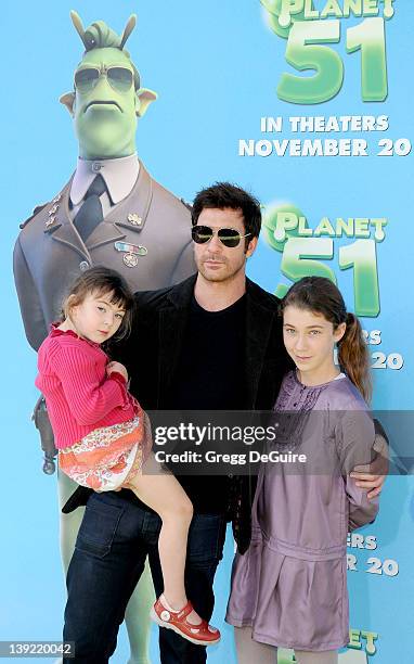 Dylan McDermott and children Colette Rose and Charlotte Rose arrive at "Planet 51" Premiere at the Mann Village Theater on November 14, 2009 in...