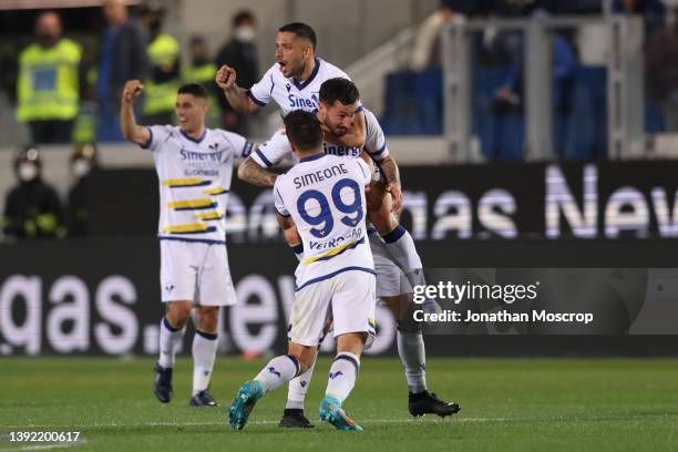 Federico Ceccherini of Hellas Verona celebrates with team mates after scoring to give the side a 1-0 lead during the Serie A match between Atalanta...