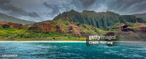 scenic landscape of na pali coast of kauai, hawaii - hawaii panoramic stock pictures, royalty-free photos & images