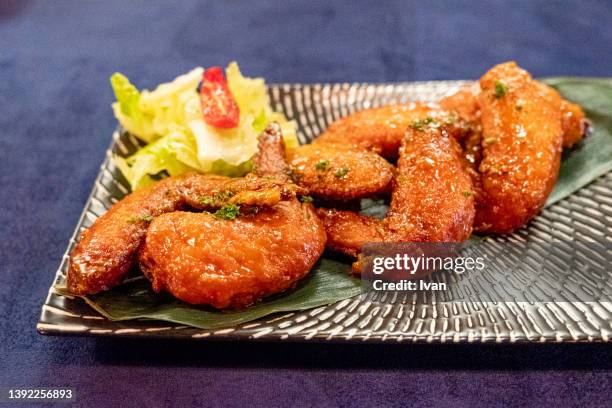 grilled chicken wings. buffalo - chicken fingers stockfoto's en -beelden