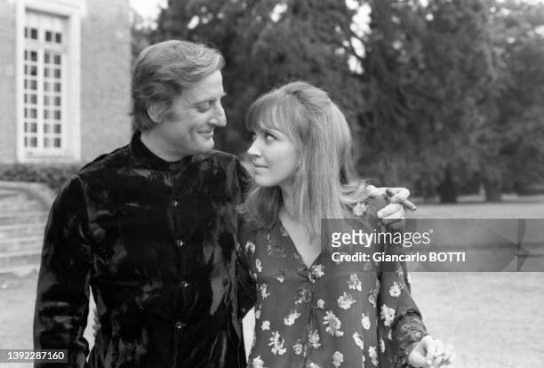 Anna Karina et Bruno Cremer lors du tournage du film 'Le Temps de mourir' en 1970