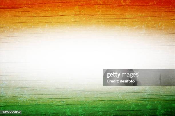 ein horizontaler rustikaler vektor-holzhintergrund aus dreifarbig bemalten bändern, safran oder orange, weißen und grünen farben mit einer leuchtenden mitte mit holzmaserungsmuster überall - indische flagge stock-grafiken, -clipart, -cartoons und -symbole