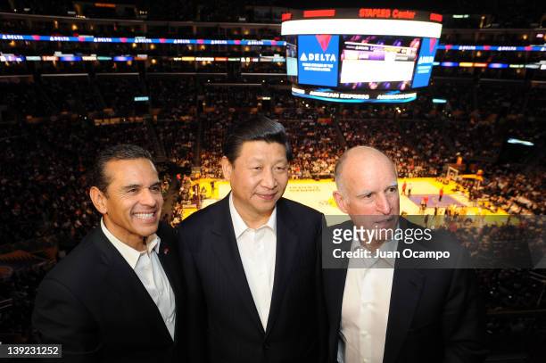 Los Angeles Mayor Antonio Villaraigosa, Chinese Vice President Xi Jinping, and California Governor Jerry Brown pose for a photograph during a game...