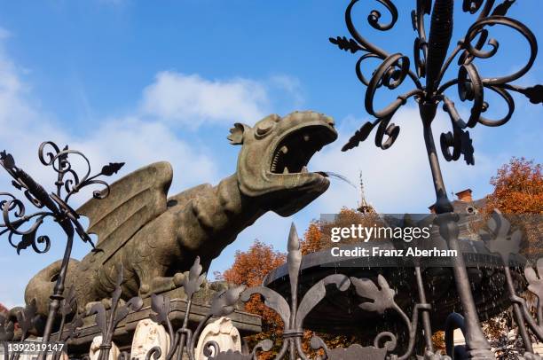 lindworm fountain in klagenfurt, austria - klagenfurt stock-fotos und bilder