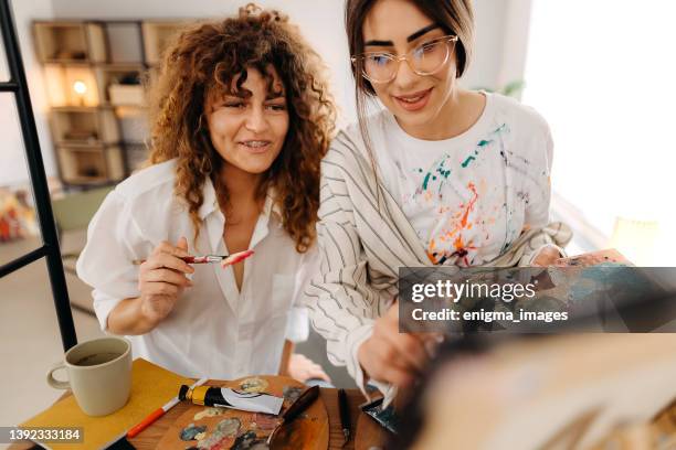 female fine artists drawing in studio - female friendship painting stock pictures, royalty-free photos & images