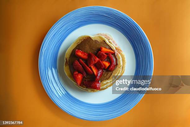 multi-layer pancakes with hazelnut cream and strawberries - nutella pancake stock pictures, royalty-free photos & images