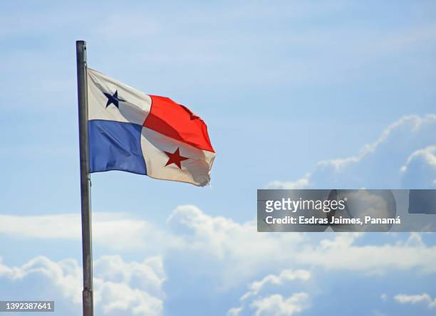 panamá flag - bandera panameña fotografías e imágenes de stock