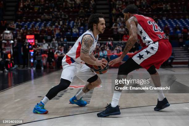 Shane Larkin, #0 of Anadolu Efes Istanbul, dribbles during the Turkish Airlines EuroLeague Play Off Game 1 match between AX Armani Exchange Milan and...