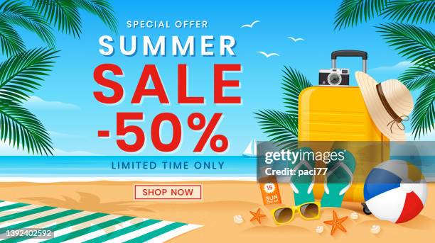 ilustraciones, imágenes clip art, dibujos animados e iconos de stock de ilustración de vector de venta de verano con 50% de descuento de texto. elementos de playa de verano. - strand