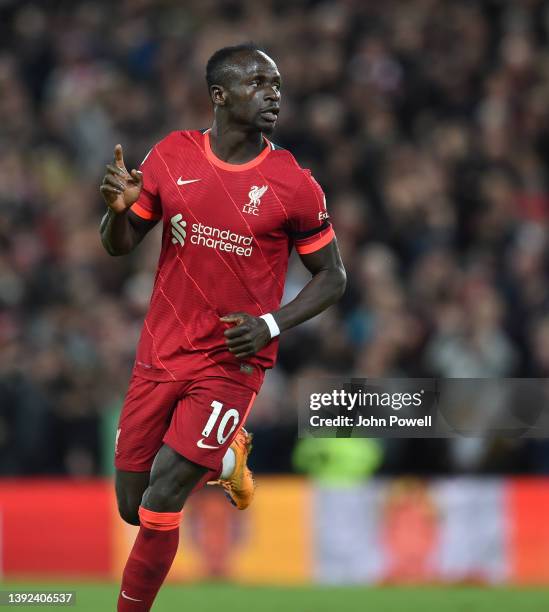 Visão Sadio Mané promete mudar de clube se os compatriotas quiserem. Eis o craque filantropo do Liverpool, que prefere construir escolas e hospitais a colecionar Ferraris