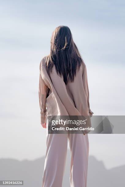 alone girl contemplating the horizon that opens in front of her - rear view stock pictures, royalty-free photos & images