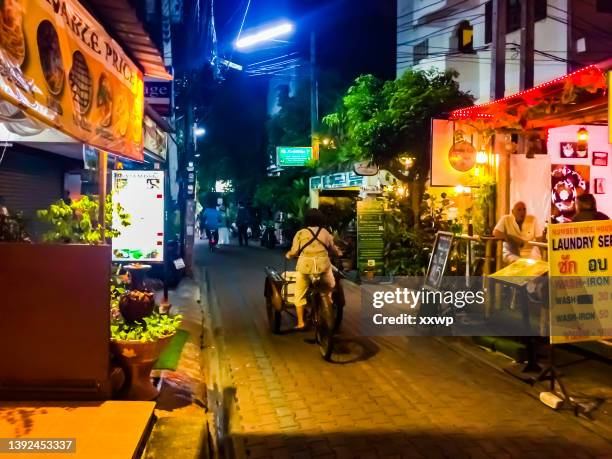 streets in the old town of chiang mai, thailand - cidade de chiang mai imagens e fotografias de stock