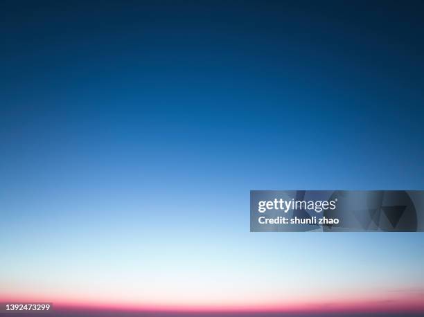 gradual color of the sky at sunrise - horizon over land fotografías e imágenes de stock