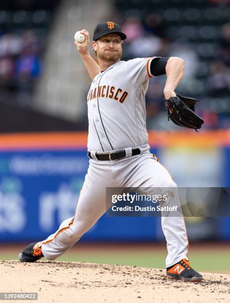 Alex Cobb of the San Francisco Giants throws a pitch during the third inning of the game against the New York Mets at Citi Field on April 19, 2022 in...