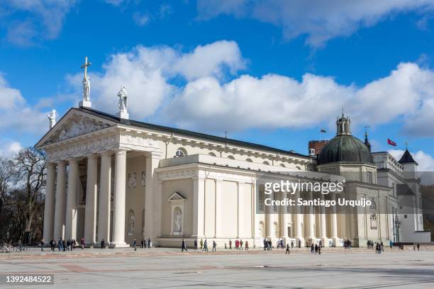 vilnius cathedral at vilnius cathedral square - vilnius street stock pictures, royalty-free photos & images