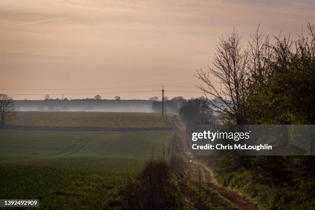 sunrise in west yorkshire - west yorkshire stockfoto's en -beelden