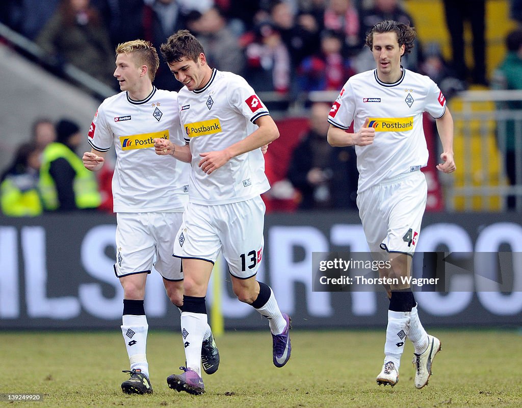 1. FC Kaiserslautern v Borussia Moenchengladbach  - Bundesliga