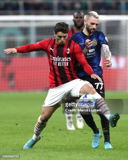 Brahim Diaz of AC Milan battles for the ball with Marcelo Brozovic of Internazionale during the Coppa Italia Semi Final 2nd Leg match between FC...