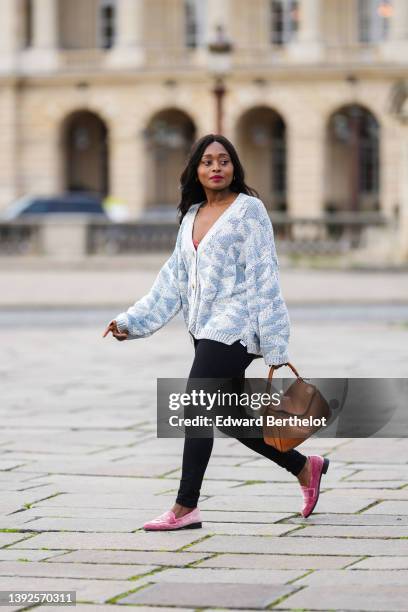 Carrole Sagba @linaose wears a pink lace pattern bra underwear, a pale blue and blue checkered braided wool pattern / buttoned oversized cardigan,...