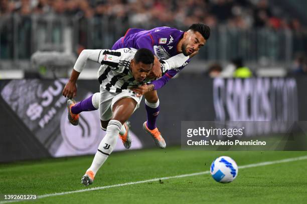 Alex Sandro of Juventus is challenged by Nicolas Gonzalez of Fiorentina during the Coppa Italia Semi Final 2nd Leg match between Juventus FC v ACF...