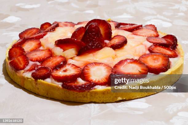 strawberry and pineapple cake,high angle view of strawberry tart on table,constantine,algeria - jordgubbskaka bildbanksfoton och bilder