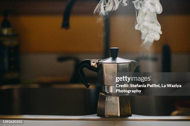 steaming moka espresso maker - italian espresso machine stock pictures, royalty-free photos & images