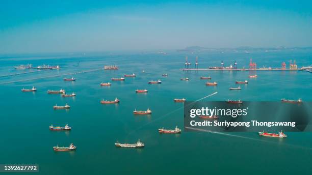 aerial view many oil ship tanker park on the sea waiting load or unload oil at loading dock from refinery. energy or transportation industry concept. - ships bridge 個照片及圖片檔
