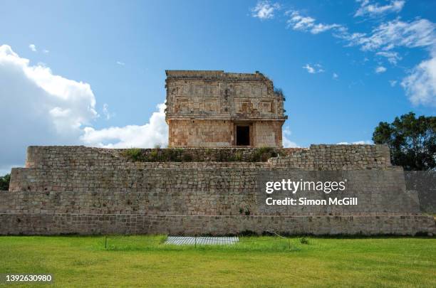 palace of the governor [palacio del gobernador], uxmal, yucatan, mexico - palacio del gobernador stock pictures, royalty-free photos & images