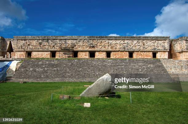 palace of the governor [palacio del gobernador], uxmal, yucatan, mexico - palacio del gobernador stock pictures, royalty-free photos & images
