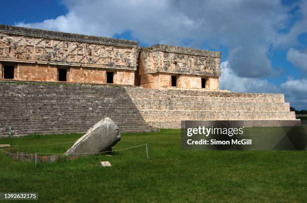 palace of the governor [palacio del gobernador], uxmal, yucatan, mexico - palacio del gobernador stock pictures, royalty-free photos & images