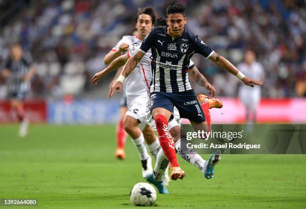 Maximiliano Meza of Monterrey fights for the ball with Anderson Santamaría of Atlas during the 15th round match between Monterrey and Atlas as part...