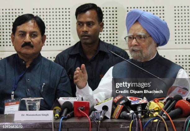 Dr Manmohan Singh delivering speech at a Press Conference in Ahmedabad Gujarat India on 7th November 2017 .