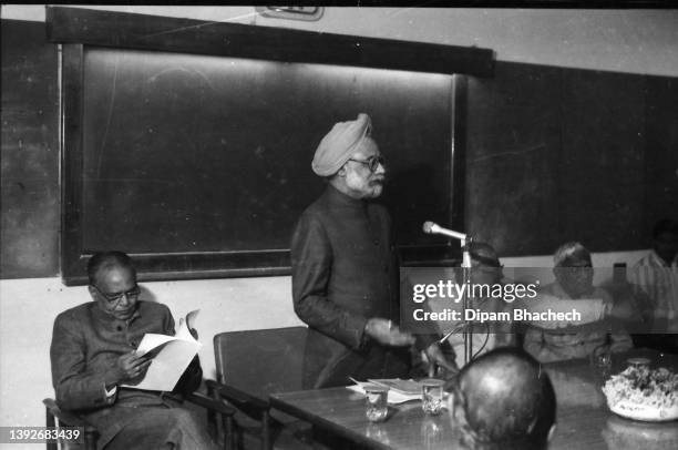 Dr Manmohan Singh at Sardar Patel Institute in Ahmedabad Gujarat India on 30th November 1991.