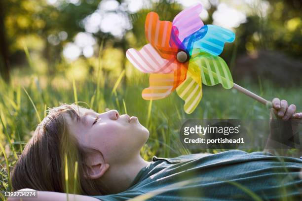 child with pinwheel toy - the whirligig stockfoto's en -beelden