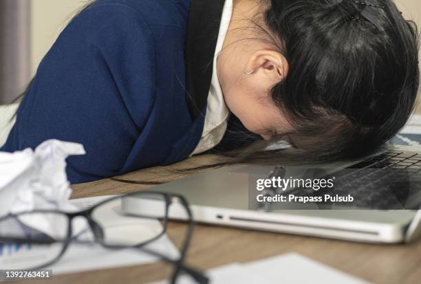 Student Crying At Computer Student Crying Bedroom Photos and Premium High Res Pictures - Getty Images