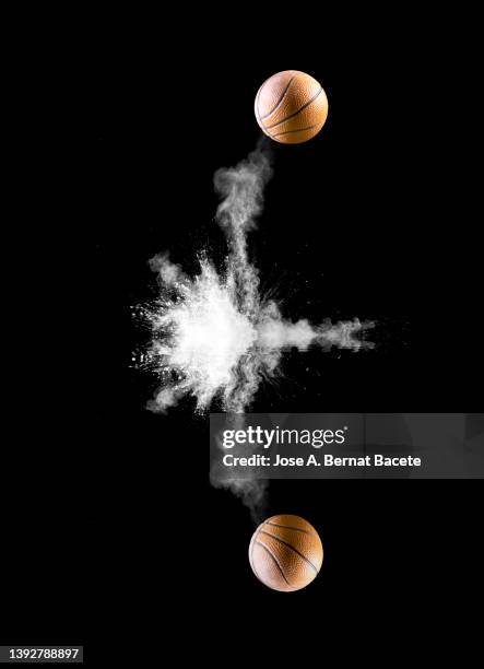 impact and rebound of a ball of basketball on a surface of land and powder reflected in the water. - ballon rebond stock pictures, royalty-free photos & images