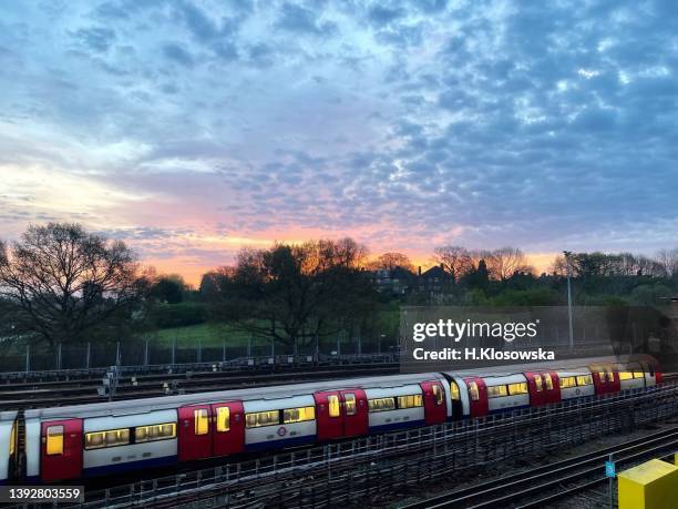 London Underground Northern Line Photos and Premium High Res Pictures ...