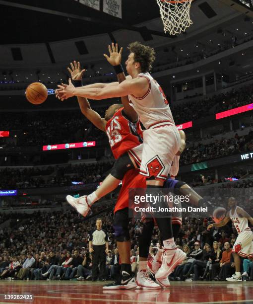Omer Asik of the Chicago Bulls grabs for a rebound around Shelden Williams of the New Jersey Nets at the United Center on February 18, 2012 in...