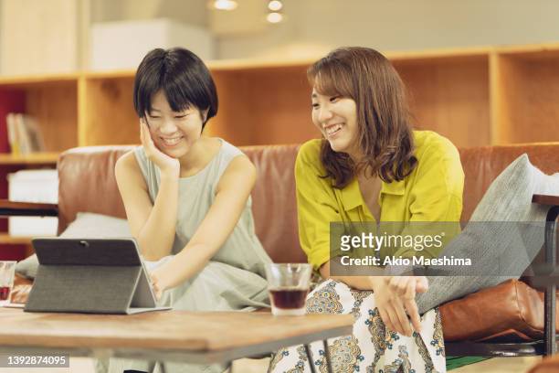 browsing the web with a close friend - only japanese stock pictures, royalty-free photos & images