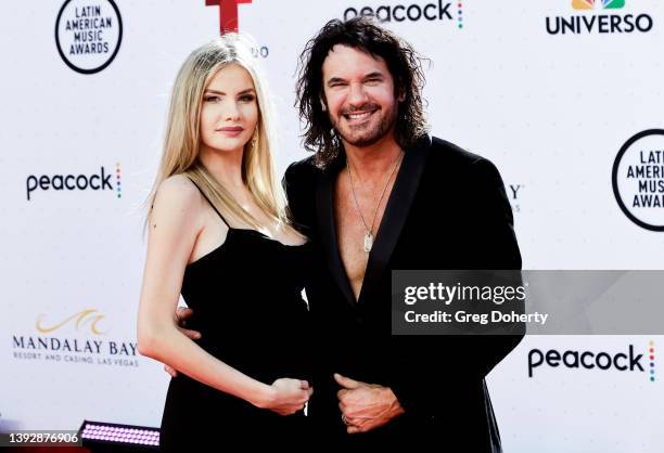 Mario Cimarro and Sofía Castro arrive at the 2022 Latin American Music Awards at Michelob ULTRA Arena on April 21, 2022 in Las Vegas, Nevada.
