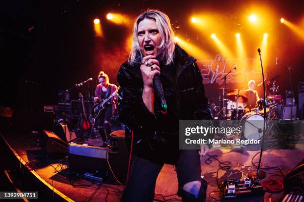 Siouxsie Medley, Emily Armstrong and Sean Friday of Dead Sara perform on stage at La Riviera on April 21, 2022 in Madrid, Spain.