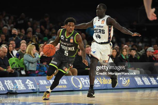 Xavier Munford of the Phoenix moves the ball during the round 21 NBL match between South East Melbourne Phoenix and Adelaide 36ers at John Cain Arena...